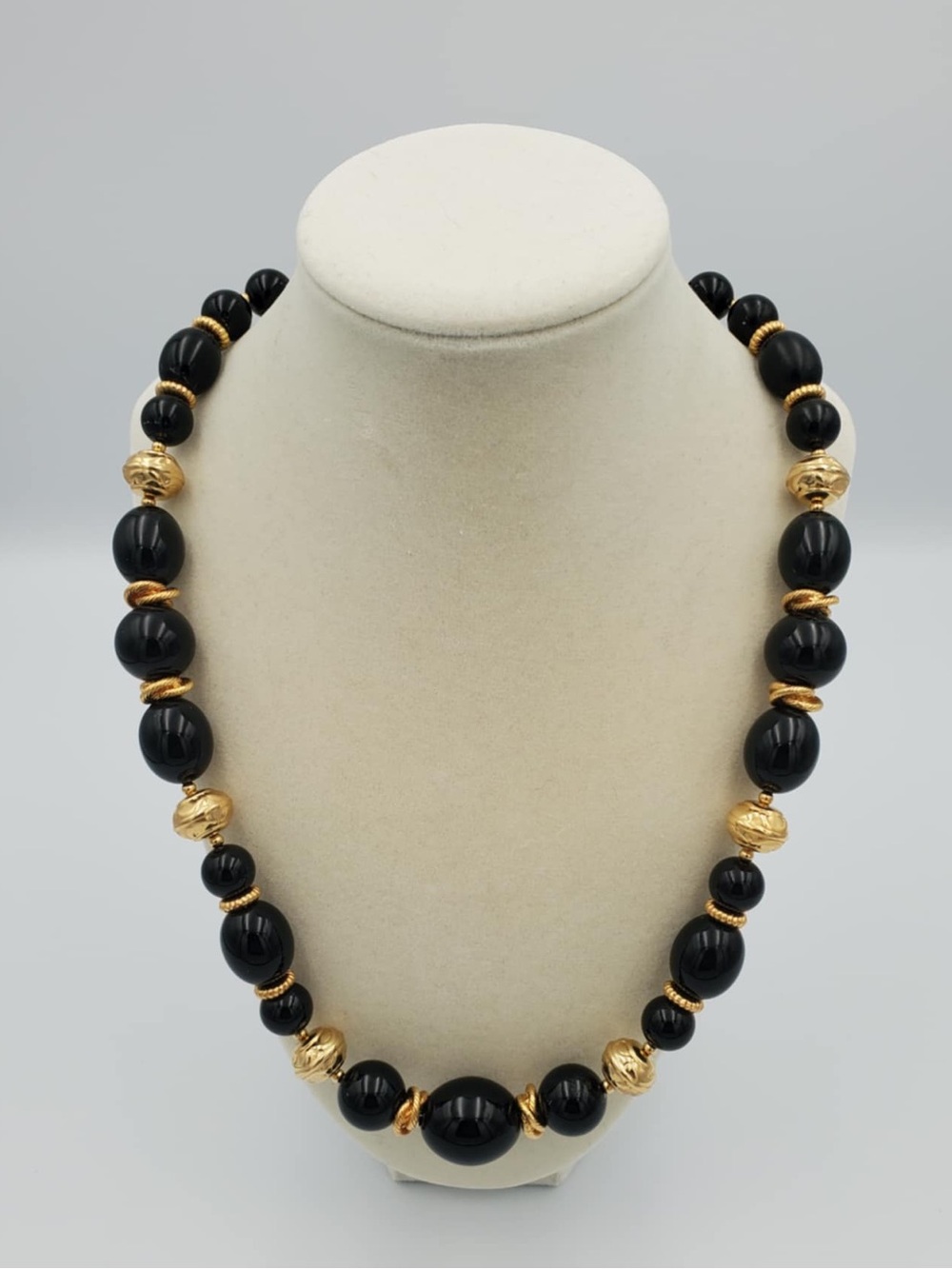 Trifari Branded Black Gold Tone Beaded Vintage Necklace
